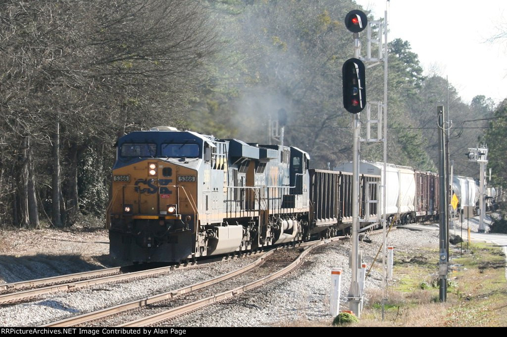 CSX 5366 and 3 power through the Union City signals